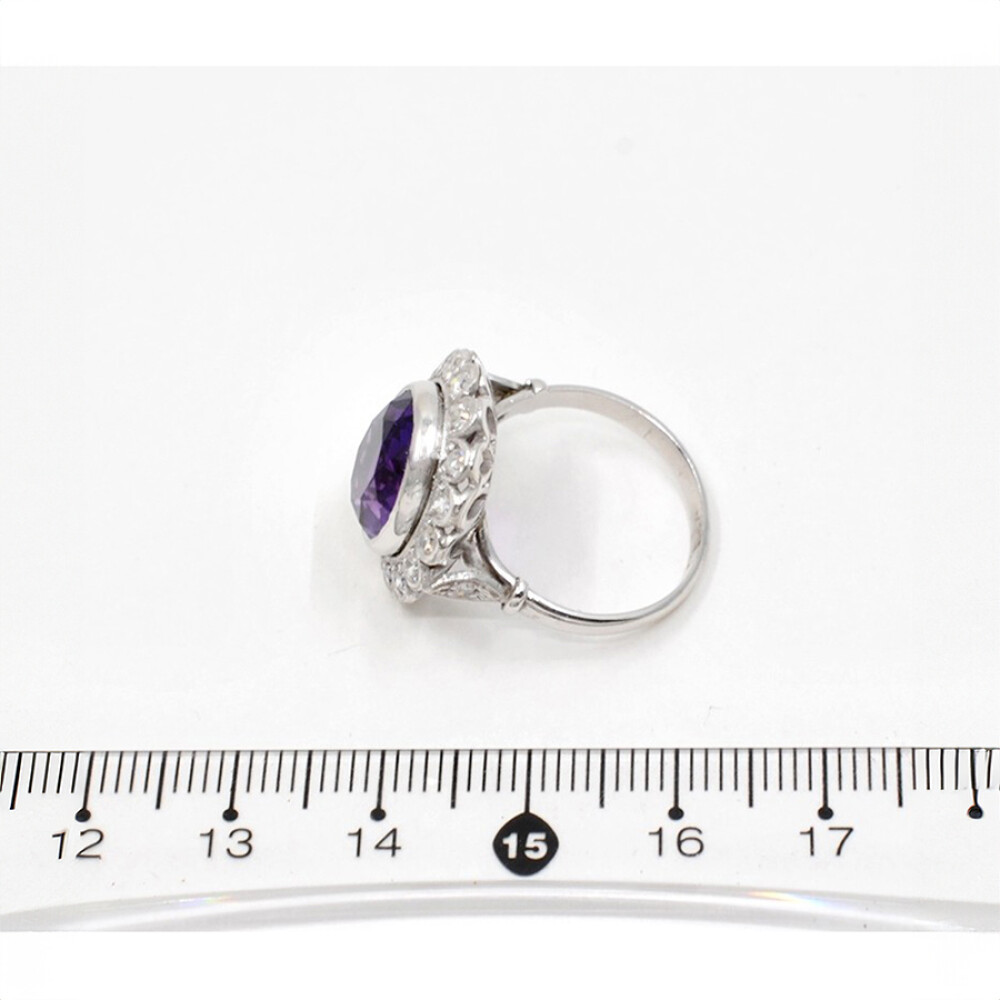Anillo En Oro Blanco 18K Con Brillantes E Importante Amatista Anillo En Oro Blanco 18K Con Brillantes E Importante Amatista