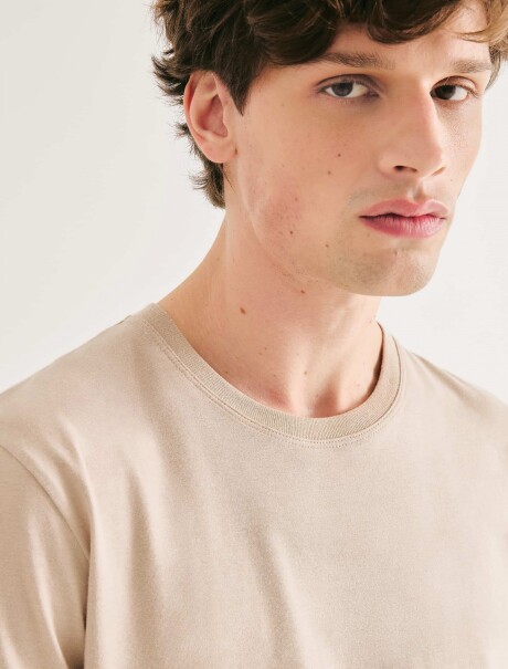 CAMISETA BÁSICA UNISSEX REGULAR WORLD BEIGE