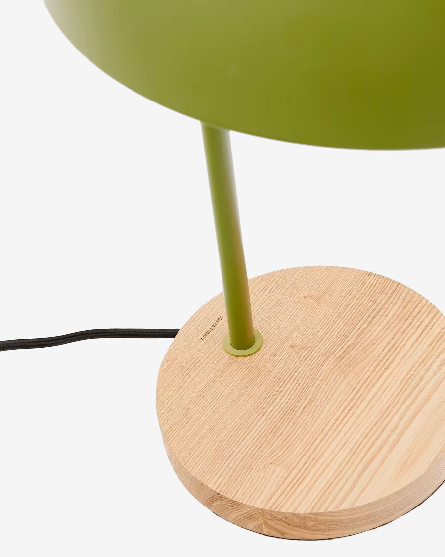 Lámpara de mesa Catlar de madera de fresno y metal con acabado pintado verde