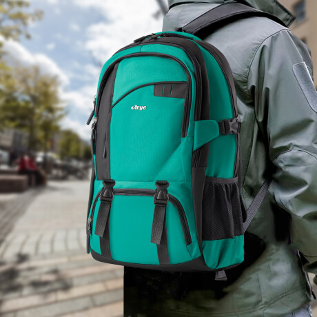 Mochila Urbana Arye 390 Durazno con Portanotebook Verde