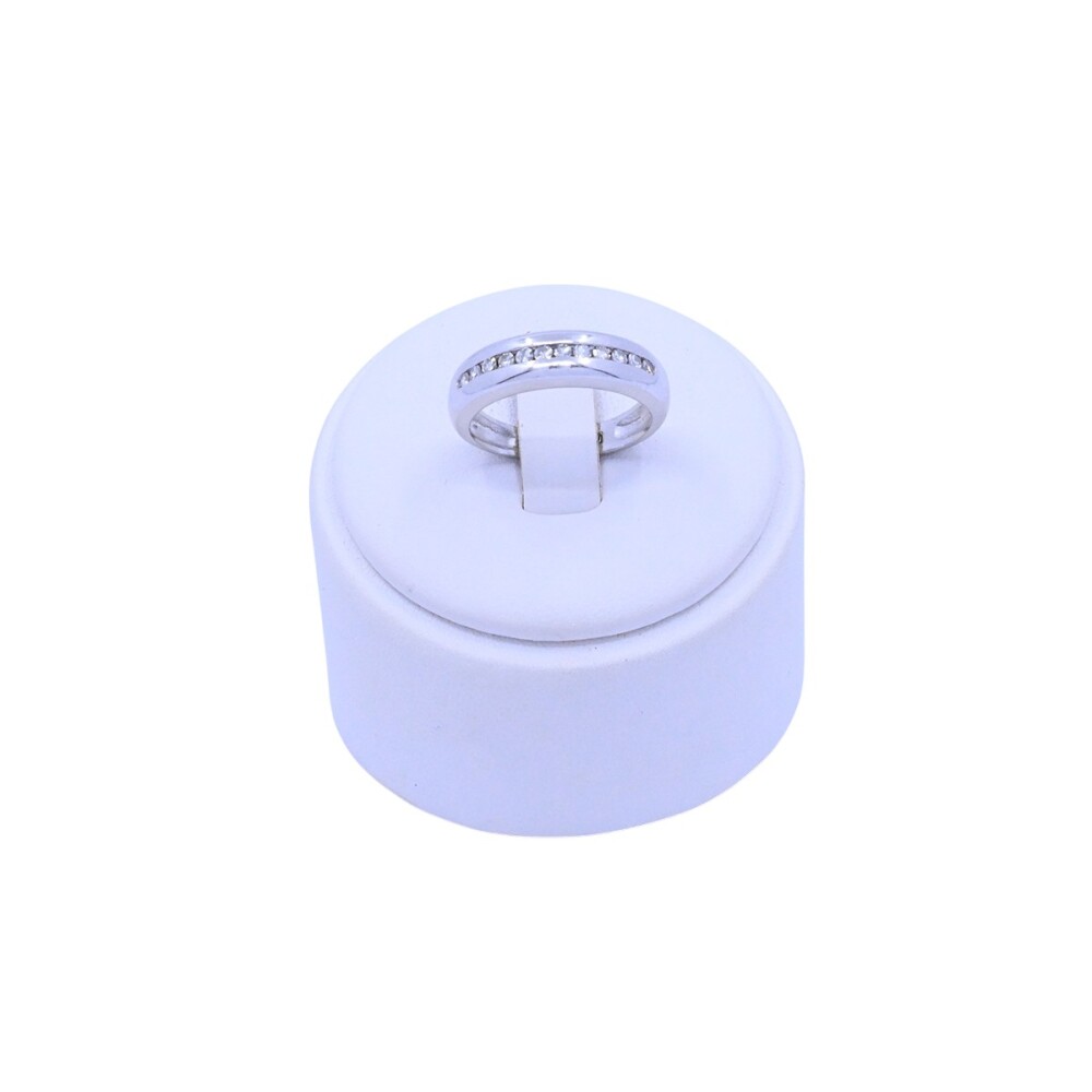 Anillo oro 18k blanco con brillantes engarce carril. Anillo oro 18k blanco con brillantes engarce carril.
