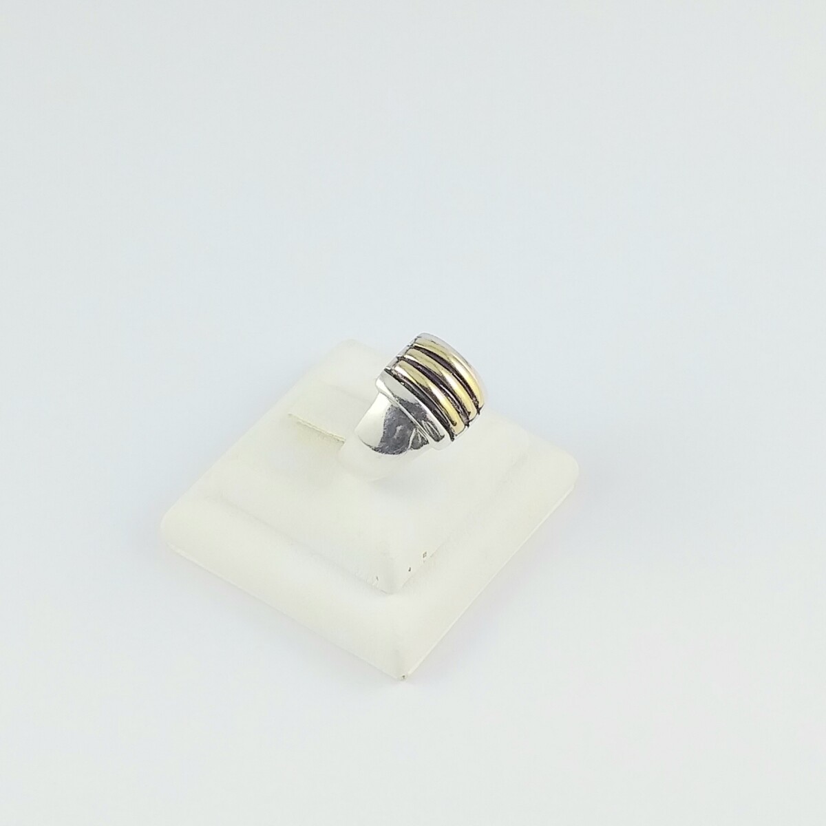 Anillo de plata 925 con doublé de oro 18K. Medidas diámetro interno 17mm, ancho superior 1.2cm #15 