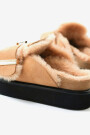 ZUECO CON PLATAFORMA Y PELO Beige