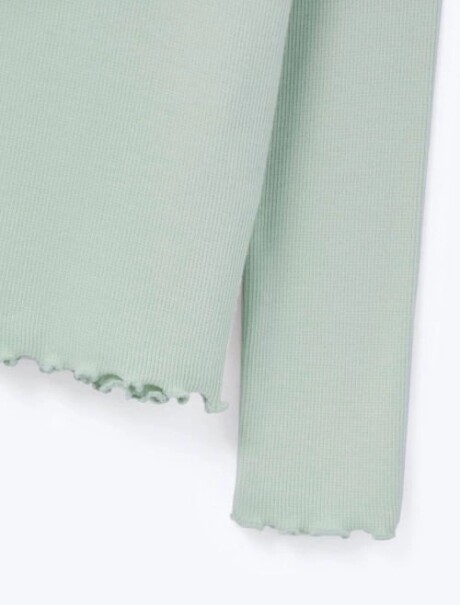 BLUSA INFANTIL CON BORDADO VERDE