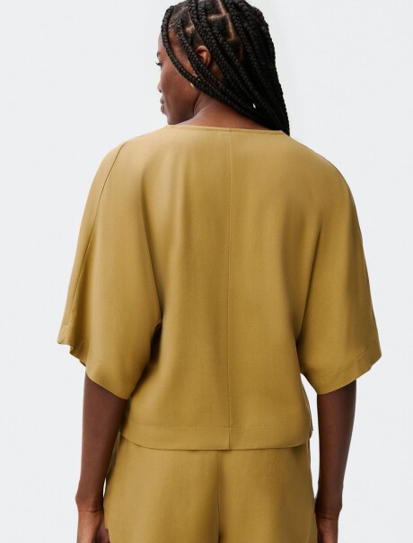 BLUSA CON ESCOTE EN V MARRÓN