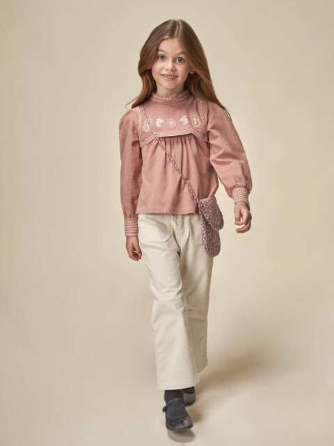 Camiseta Con Bordados Rosa Maquillaje