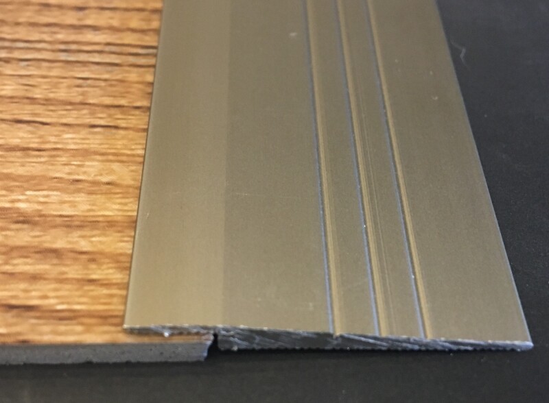 TIRA REMATE ALUM 3,2MM NP TIRA DE REMATE ALUMINIO 3,2MM CHAMPAGNE NP1257RV3,2