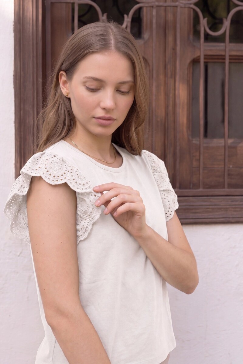 Remera de Broderi. Remera de Broderi.