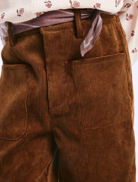 PANTALÓN DE PANA CON BOLSILLOS MARRÓN