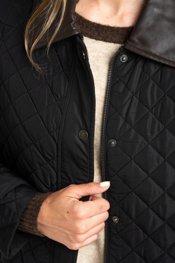 Campera Capitoneada Cuello Negro