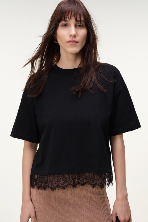 Remera Boxy Algodón Encaje Negro