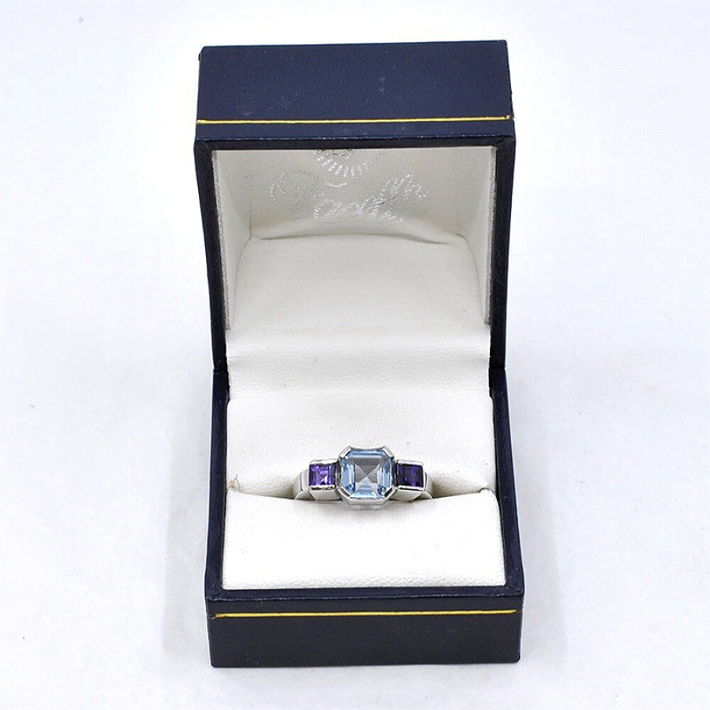 Anillo En Oro 18K Blanco, Amatistas Y Topacio Anillo En Oro 18K Blanco, Amatistas Y Topacio