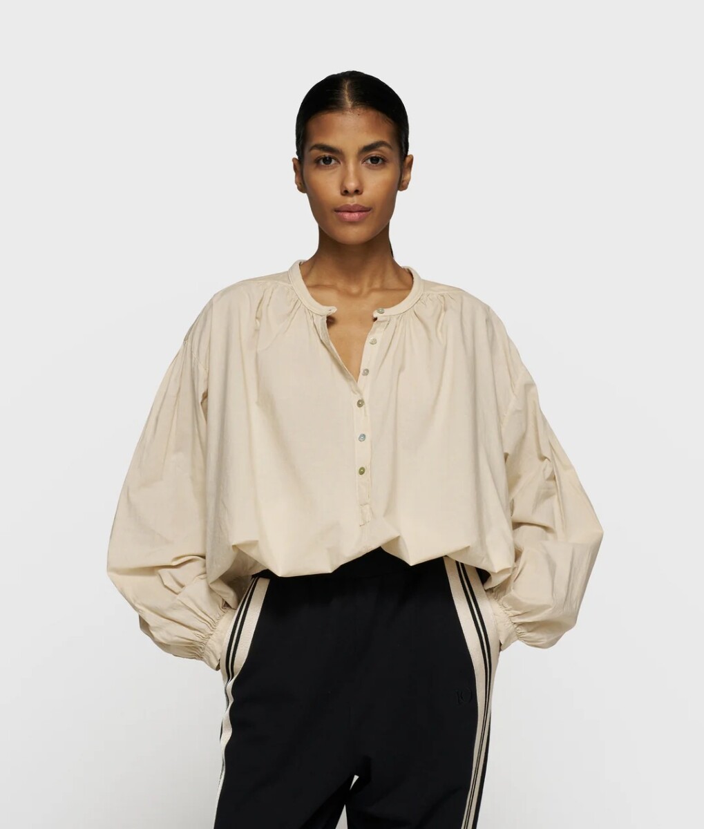 FLOWY BLOUSE 