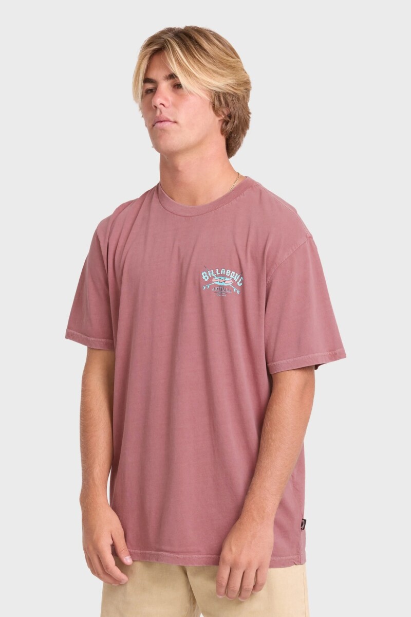 REMERA HERITAGE ARCH WW PREMIUM SS K-rojo