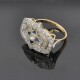 Anillo Estilo Antiguo En Oro 18K, Platino, Diamantes, Brillantes Y Zafiros Sinteticos Anillo Estilo Antiguo En Oro 18K, Platino, Diamantes, Brillantes Y Zafiros Sinteticos