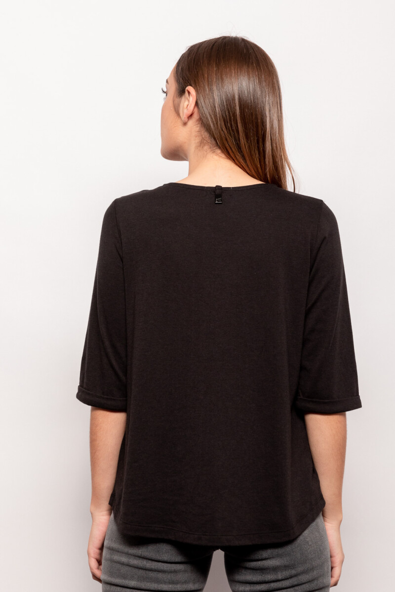 REMERA STONE Negro