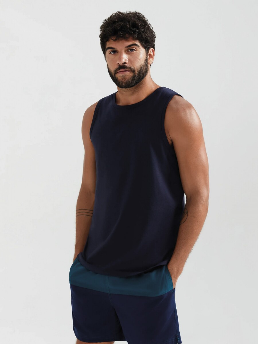 MUSCULOSA BÁSICA WORLD - AZUL OSCURO 