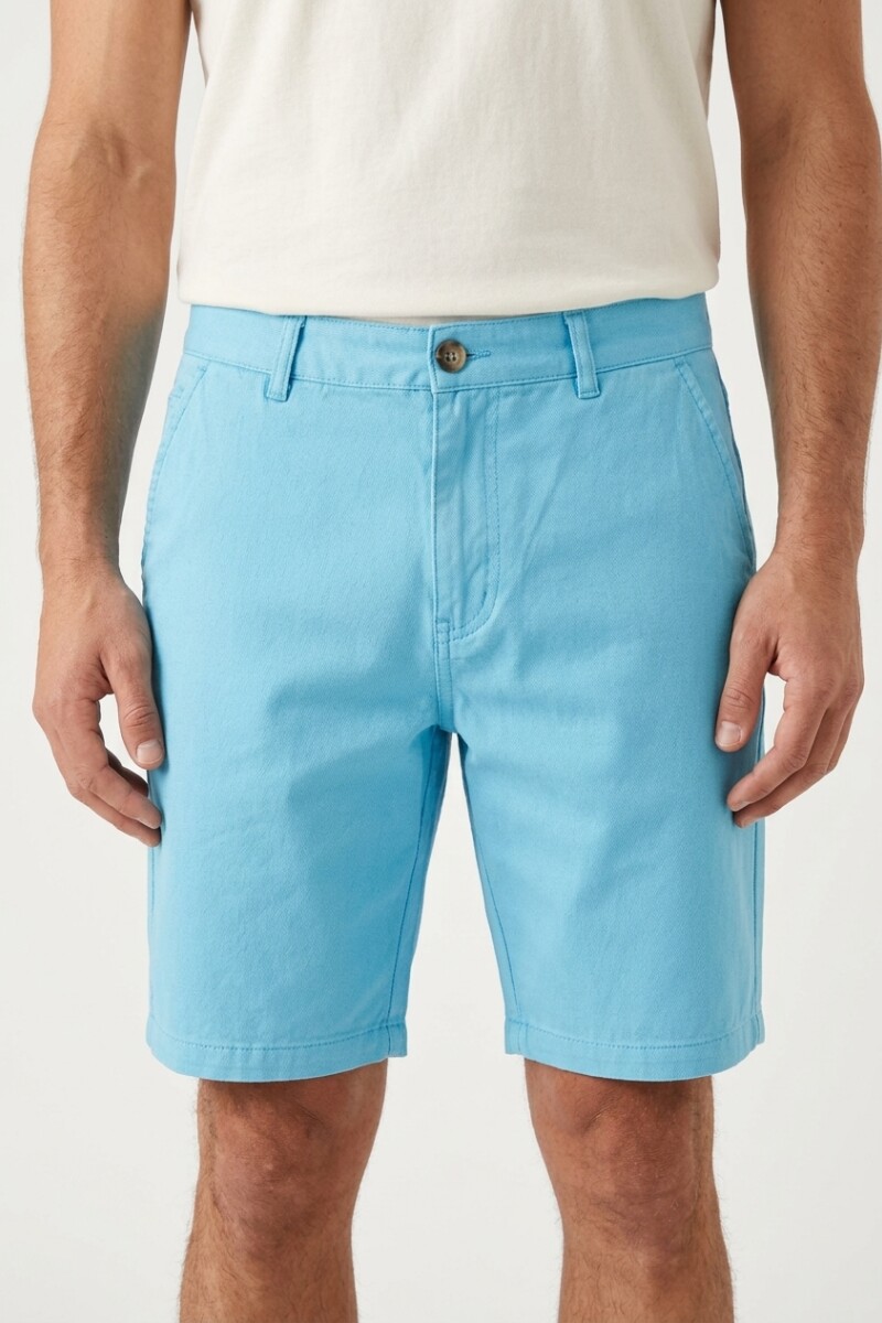 Bermuda con bolsillos AZUL CLARO