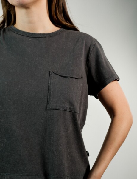 Remera con bolsillo Caro Topo