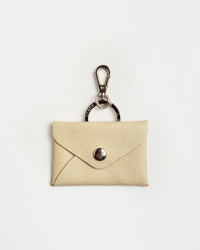 Llavero Charm Mila en cuero graneado Natural