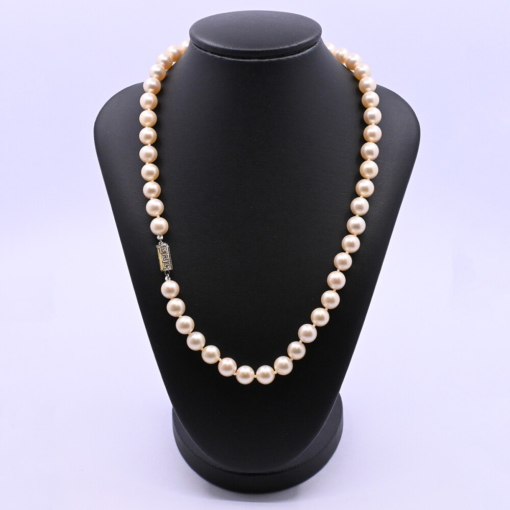 Collar perlas de cultivo y broche oro 18k blanco y brillantes Collar perlas de cultivo y broche oro 18k blanco y brillantes
