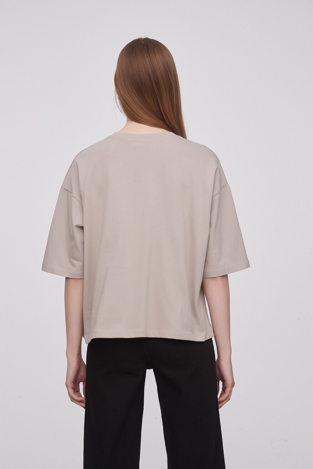 Remera Ahrnia Cemento