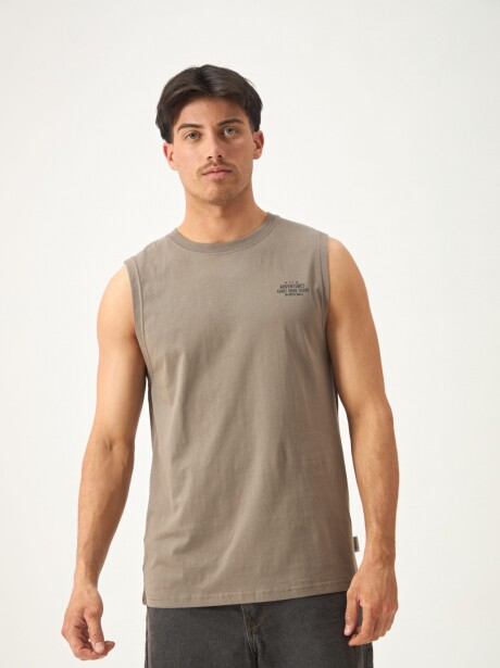 MUSCULOSA ADVENTURES GRIS