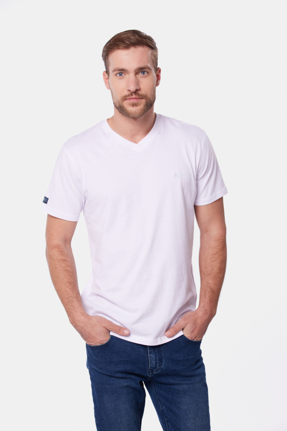 REMERA LISA ESCOTE V Blanco