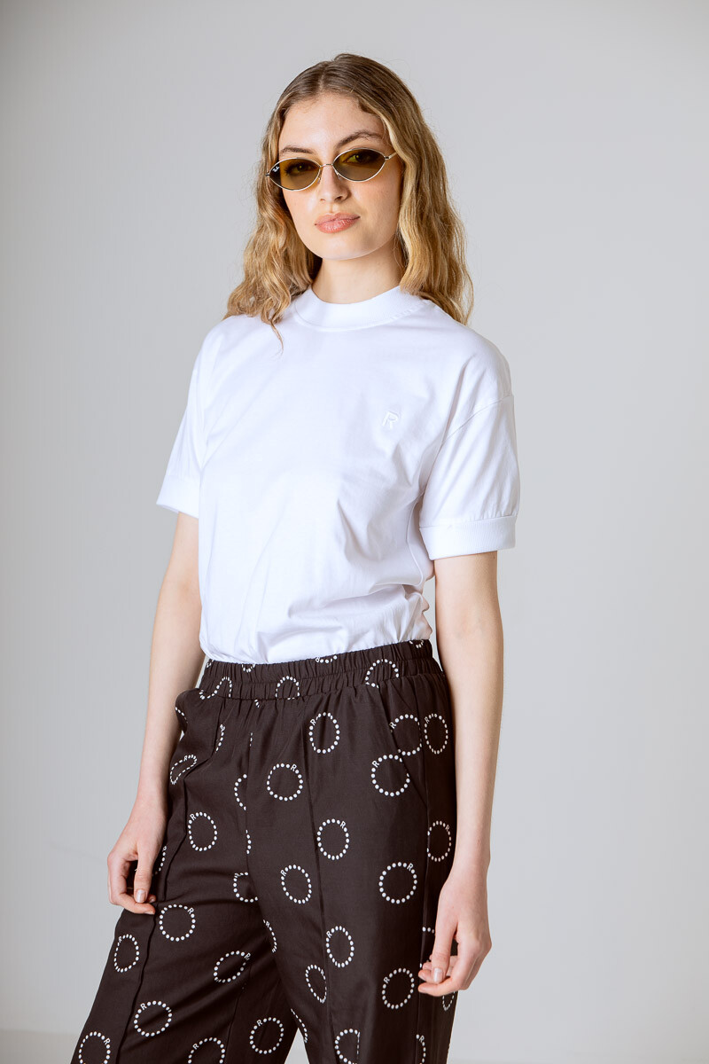 Pouli White