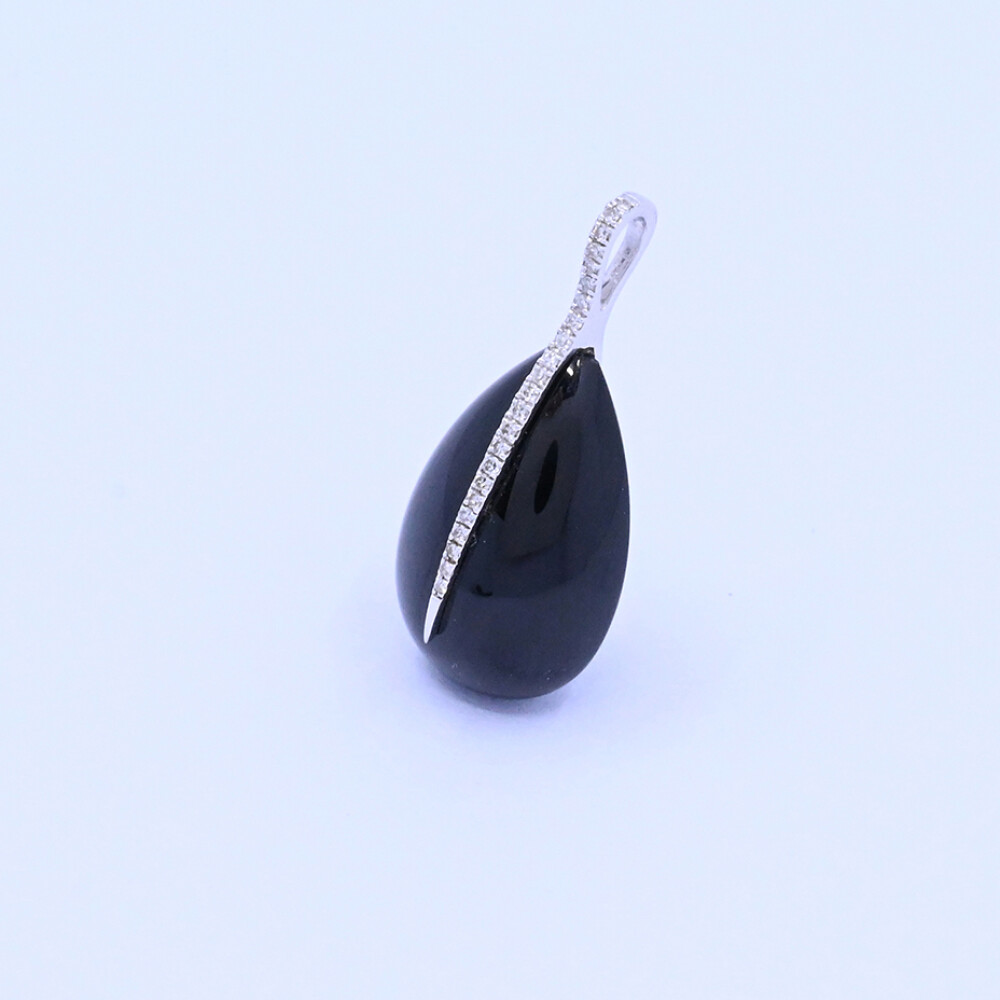 Colgante oro 18k blanco con brillantes y onix. Colgante oro 18k blanco con brillantes y onix.