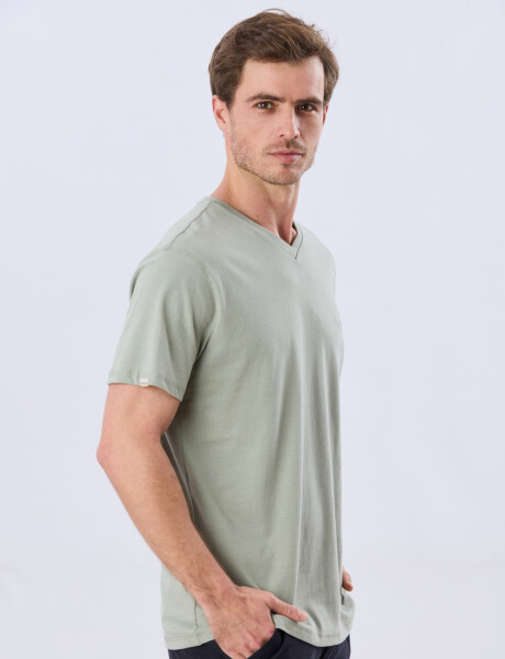 REMERA BÁSICA DE ALGODÓN Pistacho