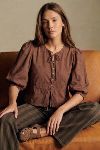 Blusa Broderie Mocha