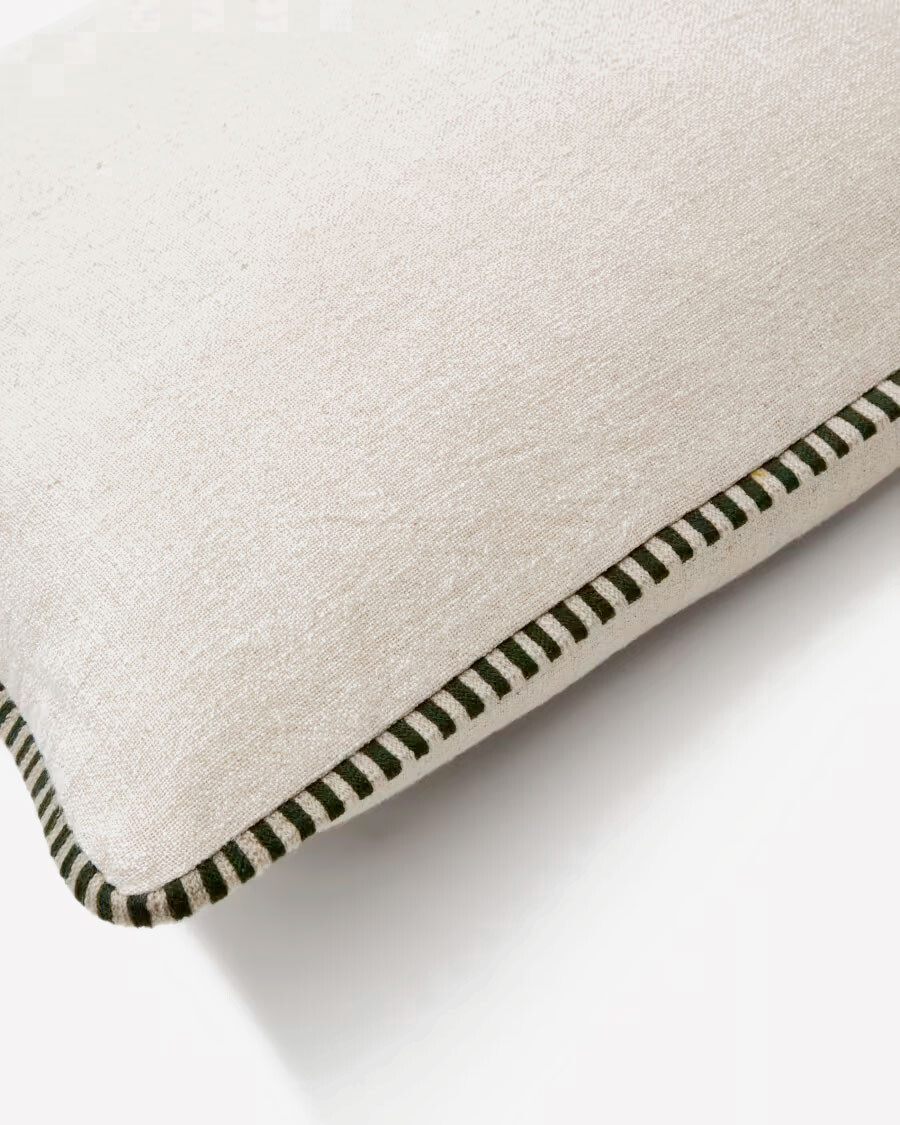 Almohadón Ardit de lino y algodón beige con raya bordada a contraste verde 45 x 45 cm