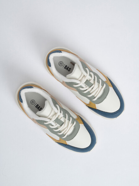 Zapatilla acordonada con cortes Beige