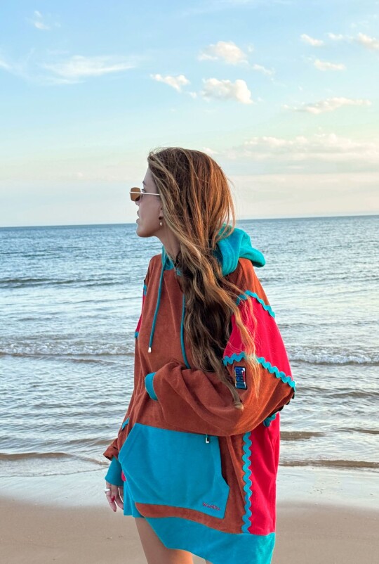 Hoodie Walabi Marrón y Petroleo
