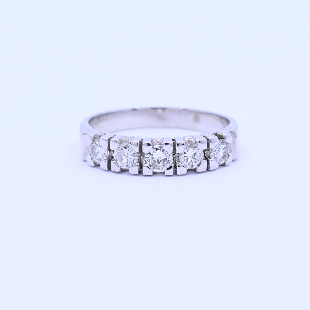 Anillo oro 18k blanco y brillantes engarce 4 puntas. Anillo oro 18k blanco y brillantes engarce 4 puntas.