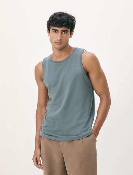 MUSCULOSA BÁSICA WORLD VERDE