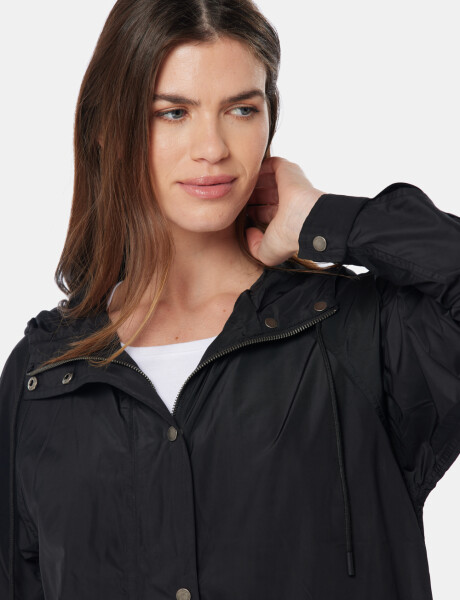 CAMPERA DE NYLON CON CAPUCHA Negro