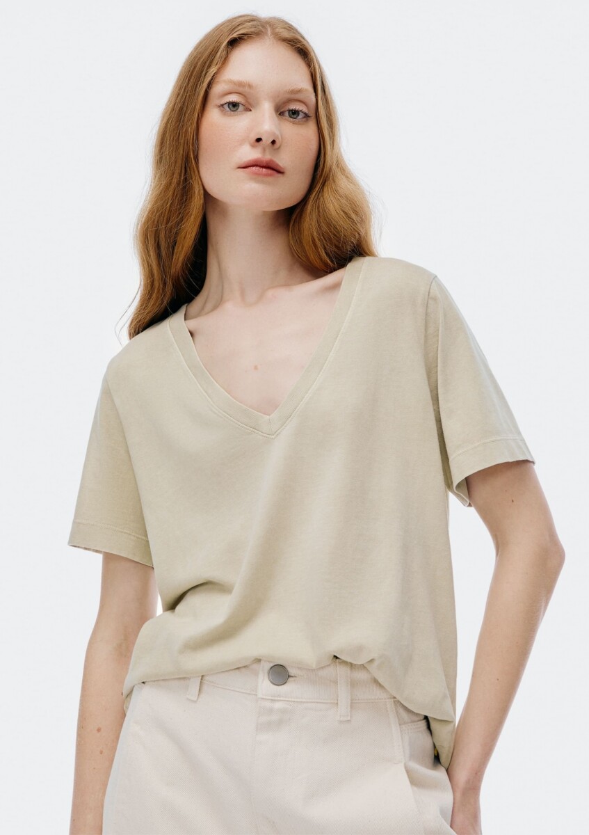 CAMISETA BÁSICA DE ALGODÓN ESCOTE EN V - VERDE 