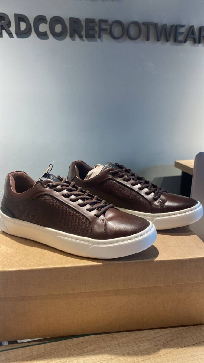 ZAPATO MARRON EZM 2023 