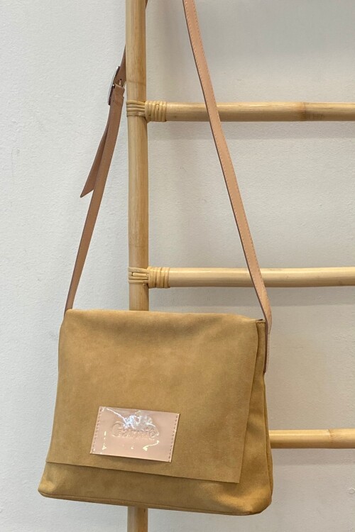 Cartera Felicia Gamuza Beige