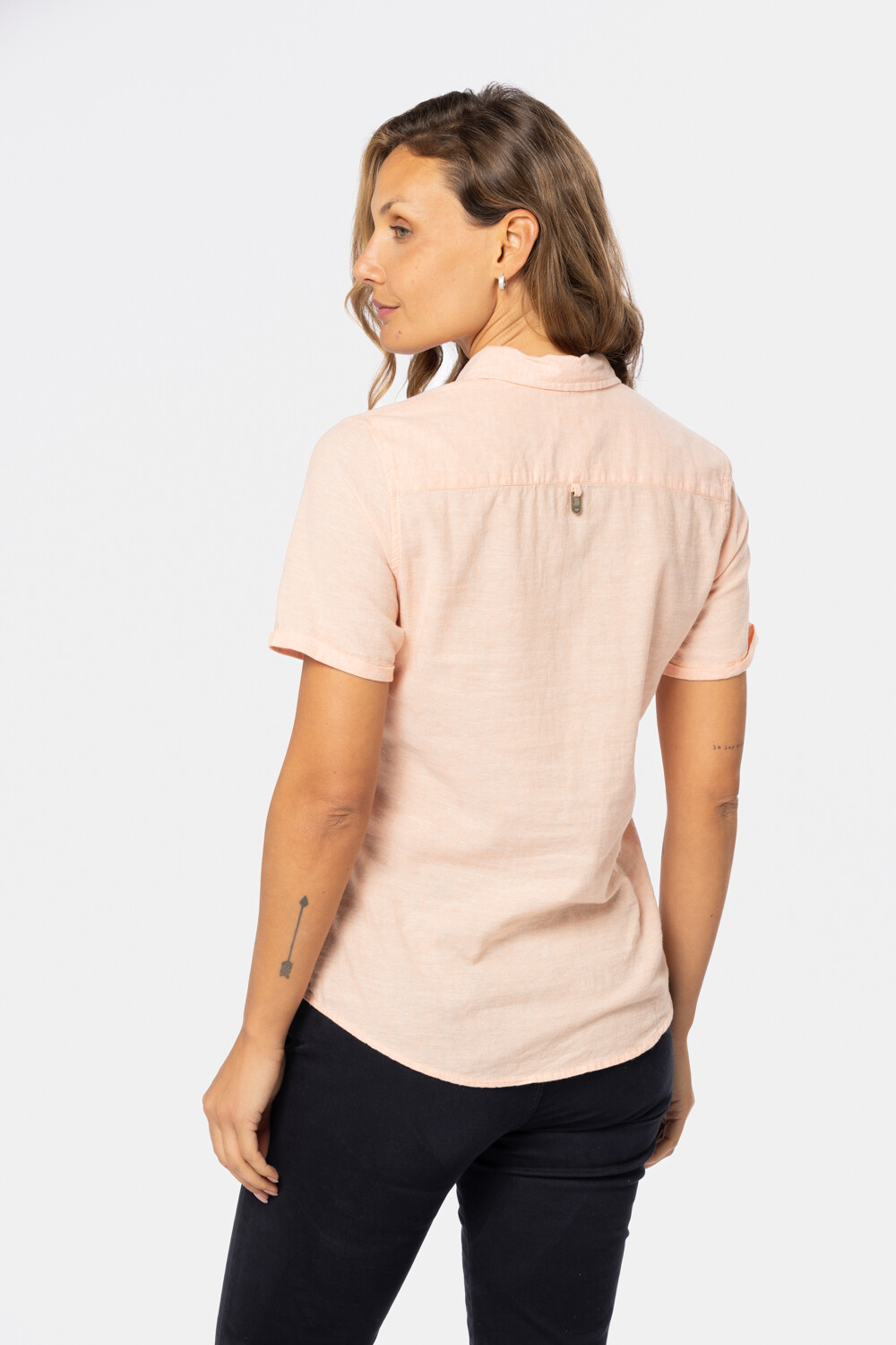 CAMISA DE LINO MEDIO BOTÓN Rosado