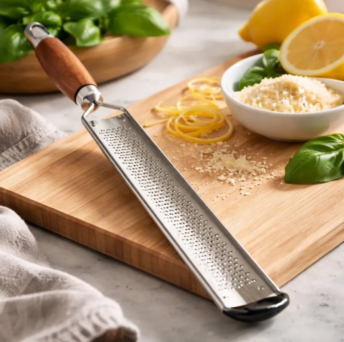 Rallador Fino Profesional de Acero Inoxidable con Mango de Madera 