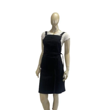 Delantal con peto, con bolsillo, tiras cruzadas y broches Negro