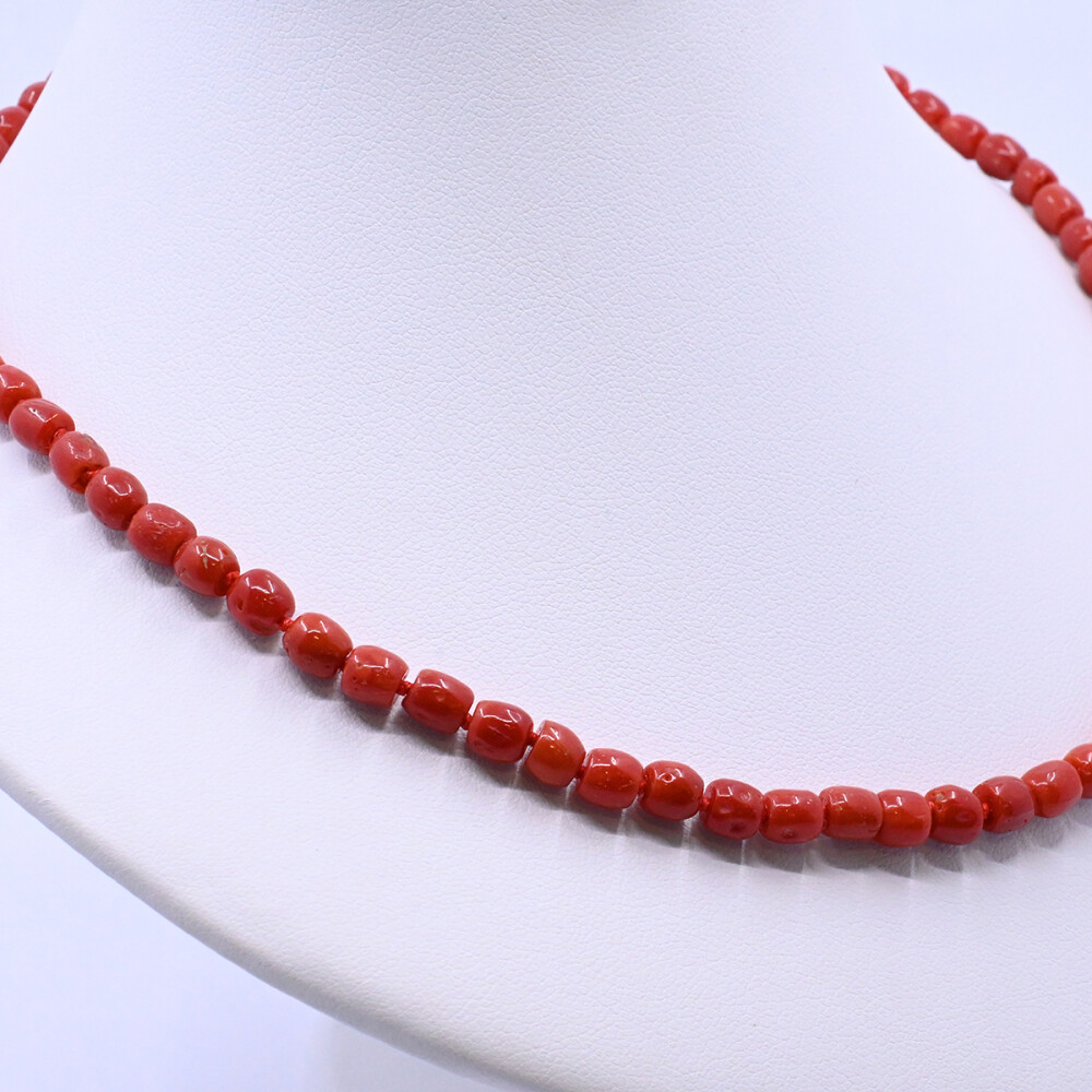 Collar de coral y oro 18k. Collar de coral y oro 18k.