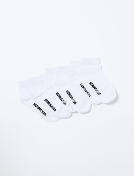 KIT CON TRES PARES DE MEDIAS INFANTILES DE CAÑO CORTO BLANCO