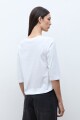 Remera escote V broderie blanco