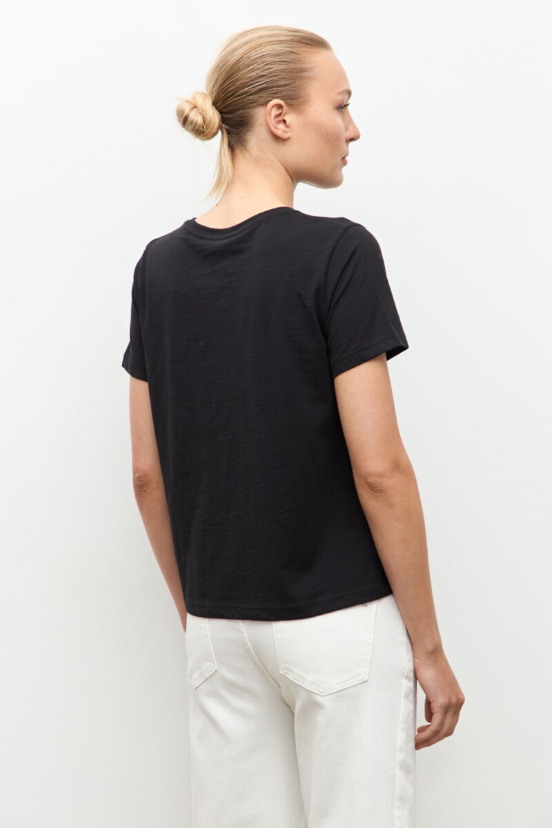 Remera bordado con brillos negro
