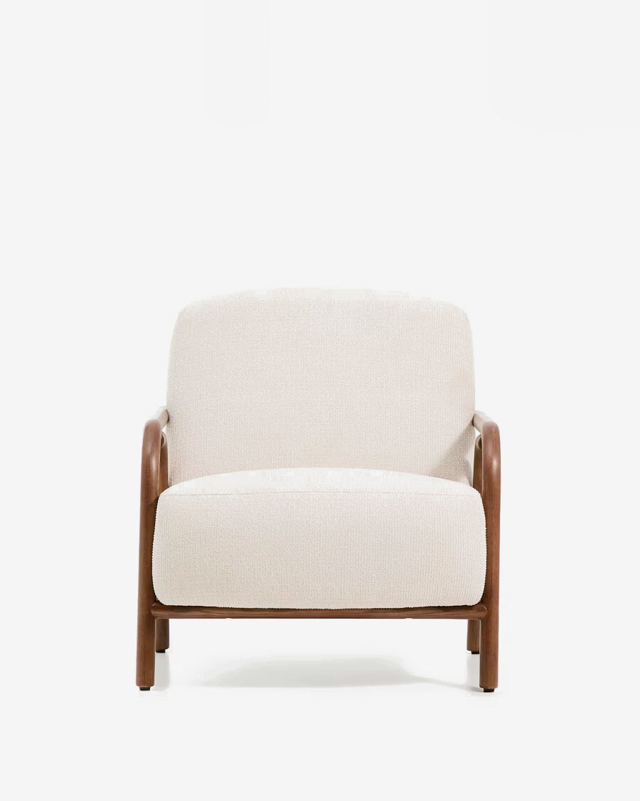 Butaca Sylo de chenilla beige y madera maciza de fresno con acabado tono nogal FSC 100% Butaca Sylo de chenilla beige y madera maciza de fresno con acabado tono nogal FSC 100%