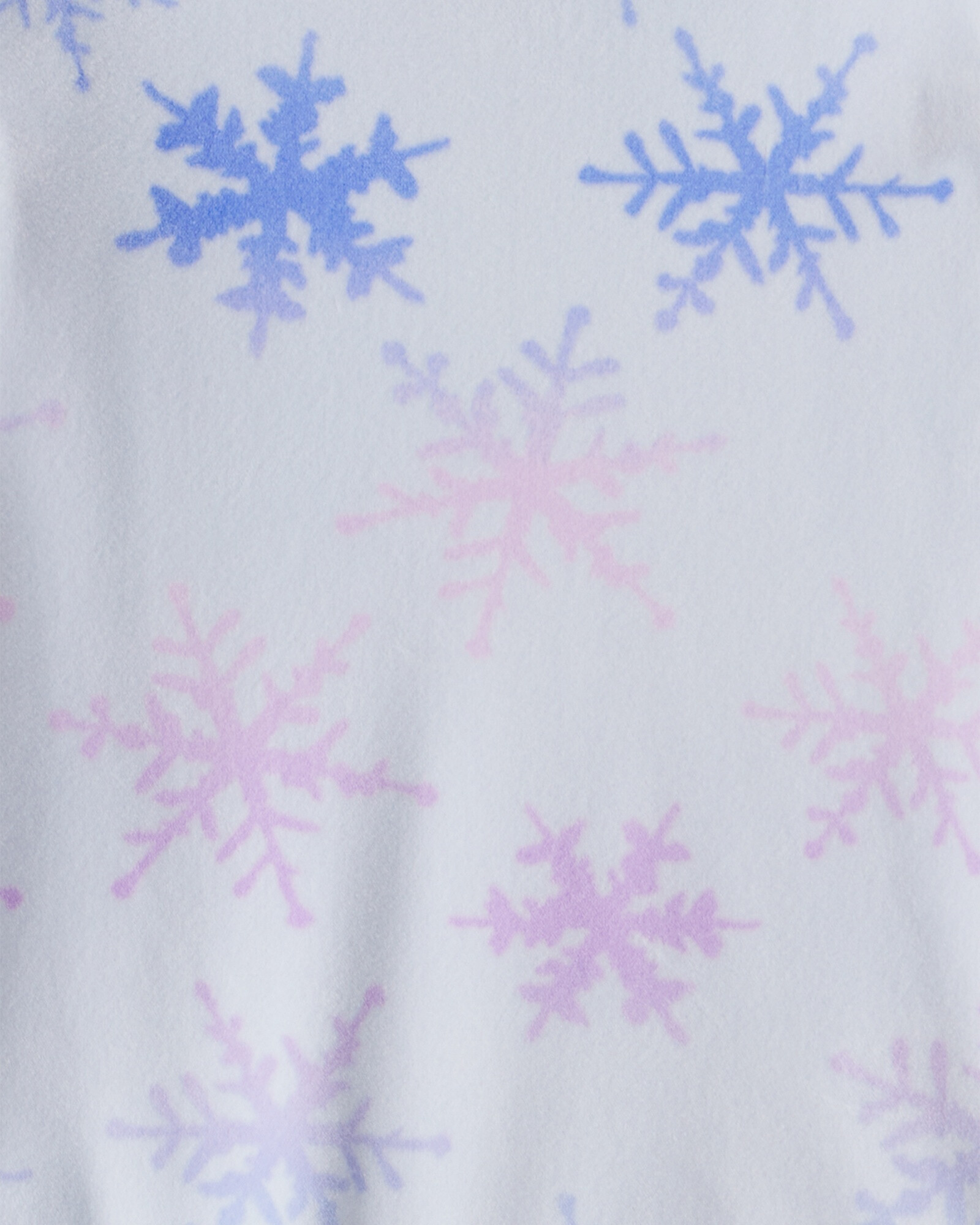 Pijama dos piezas de DreamPlush, remera y pantalón, diseño copos de nieve Sin color